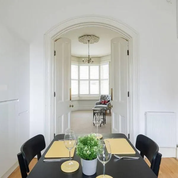 Stylish period maisonette flat in centre of Bath โรงแรมในบาธ