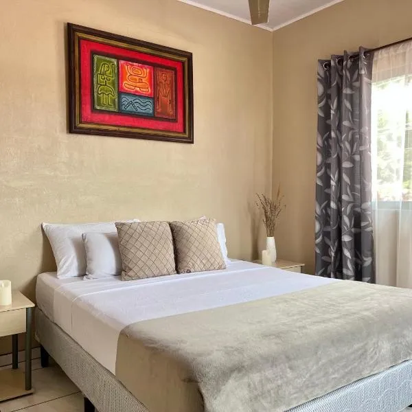 Casa Tatich AC near Guanacaste Airport, hotel v destinaci Liberia