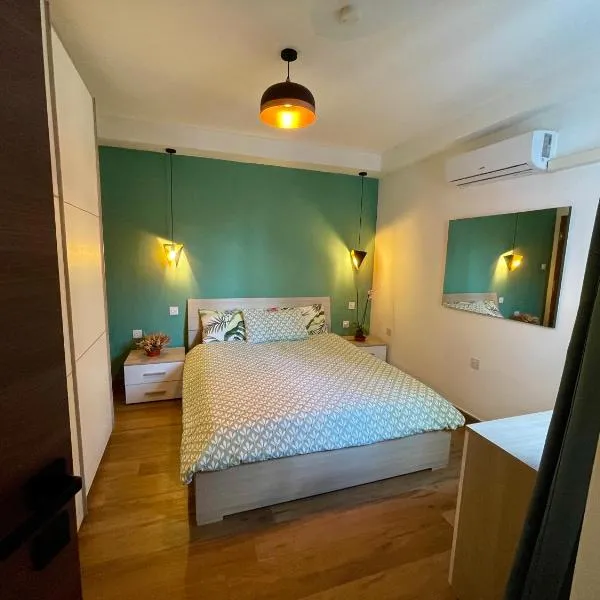 Airport Accommodation Bedroom with your own private Bathroom Self Check In and Self Check Out Air-condition Included, hotel v destinaci Mqabba