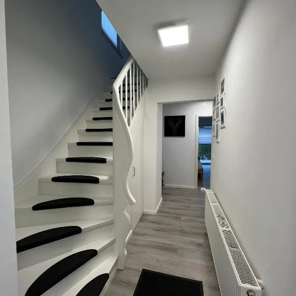 "Live Good, Work Good" Central House by GG Rental Hamburg, ξενοδοχείο σε Schenefeld