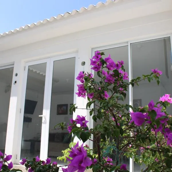 CasaMuyuyo - Hermosa Casa de Playa a 1h20 de Guayaquil, khách sạn ở Playas