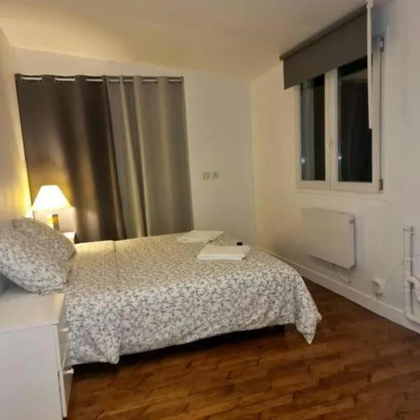 Maison wifi gratuit 15min de Paris, hotelli kohteessa Houilles