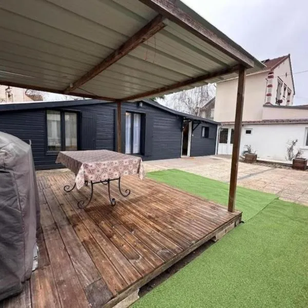 Maison Jardin&Terrasse 15min de Paris, хотел в Houilles