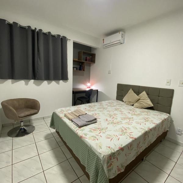 Apto Charmoso no Parque dos Ipês 2 Quartos casal ArCond WiFi 400M Home Office Garagem em Dourados - Foto 3