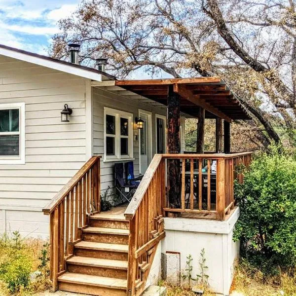 #3 Howling Wolf's Lair - Cabin W/Fireplace & Views, hotel v destinaci Santa Ysabel