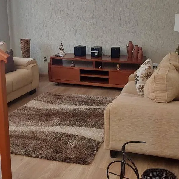 Casa completa com área de lazer próxima ao centro shopping e principais vias de acesso!!, hotel in Araraquara