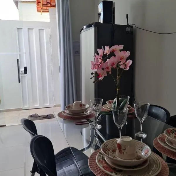 Apt C com 2 quarto com ar e garagem, hotel in Montes Claros