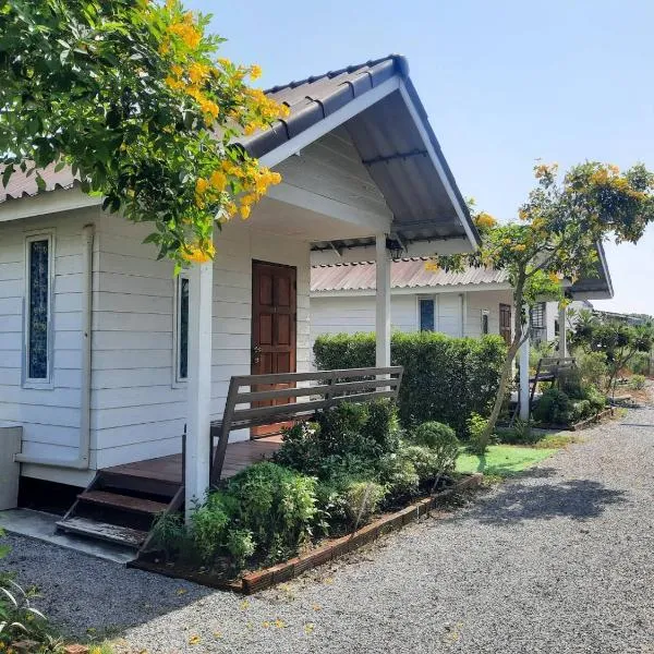 Homlomchomsuan หอมลมชมสวน, hotel v destinaci Ban Mai