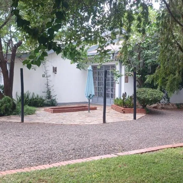DRIFTWOOD BOUTIQUE BED AND BREAKFAST, hotel in Lobatse