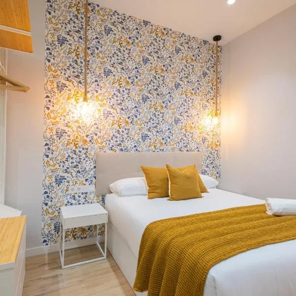 CASA FLORIT - 4 Guests with AC and WiFi near Sorolla Train Station, hotel em Valência