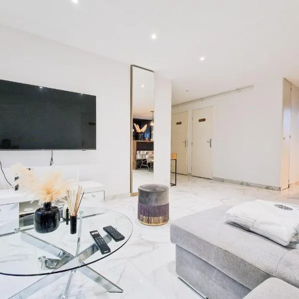 #GH Butler's Monochrome, hotel in Saint-Martin-dʼHères