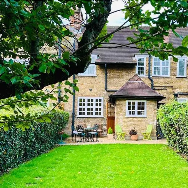 The Hidden Cottage, Hotel in London
