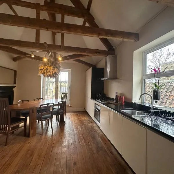 Stunning 3 bedroom House with amazing Castle view, ξενοδοχείο σε Άλνγουικ