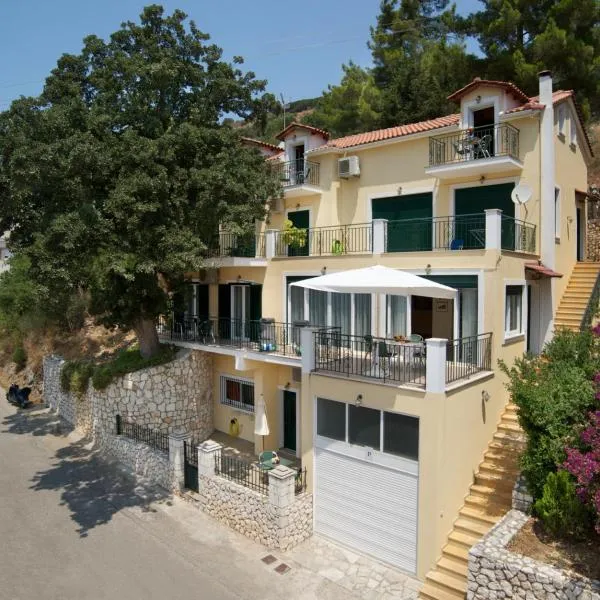 Faos Luxury Apartments 2, hotel di Ayia Evfimia