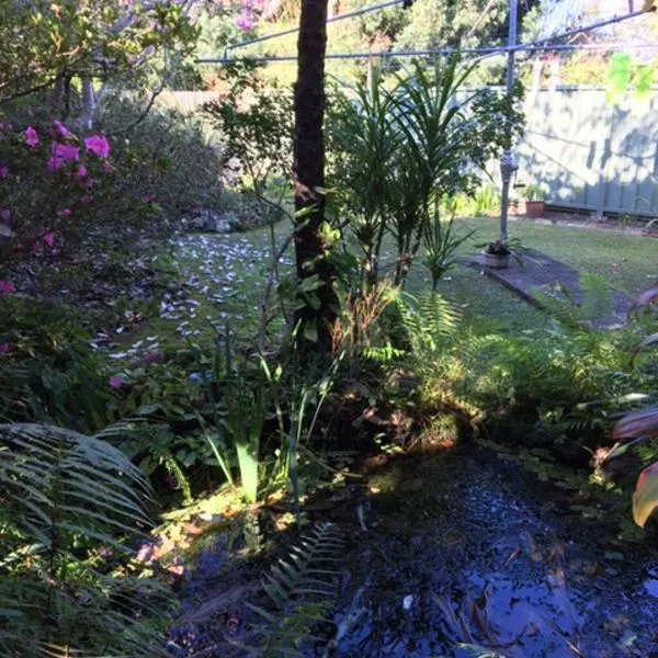 The singing frogs studio, hotel em Coffs Harbour