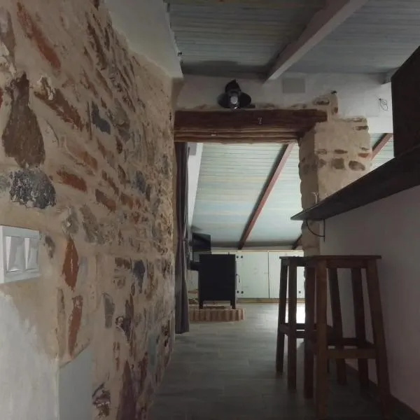 CASA CARMELA, hotel v destinácii Higuera de la Sierra