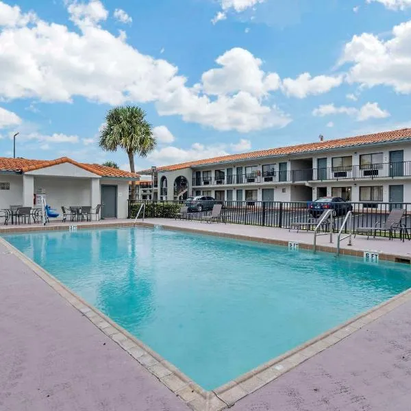 Quality Inn & Suites Orlando East - UCF Area, hotel in Lockwood