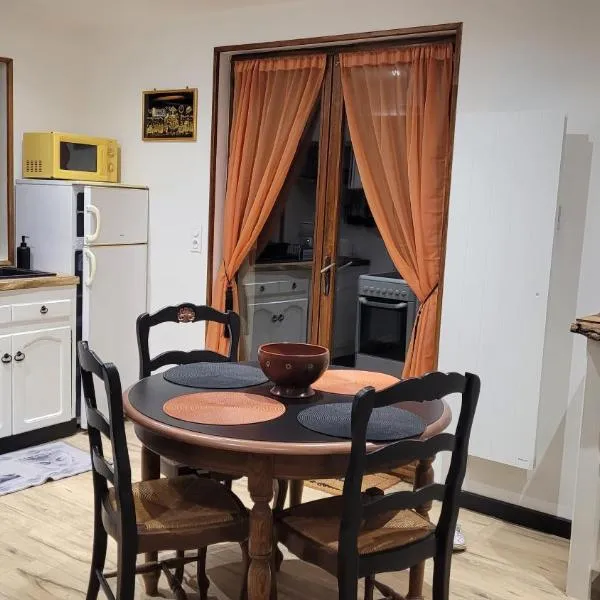 Aux Nobles Acacias, hotel v destinaci Épagne-Épagnette