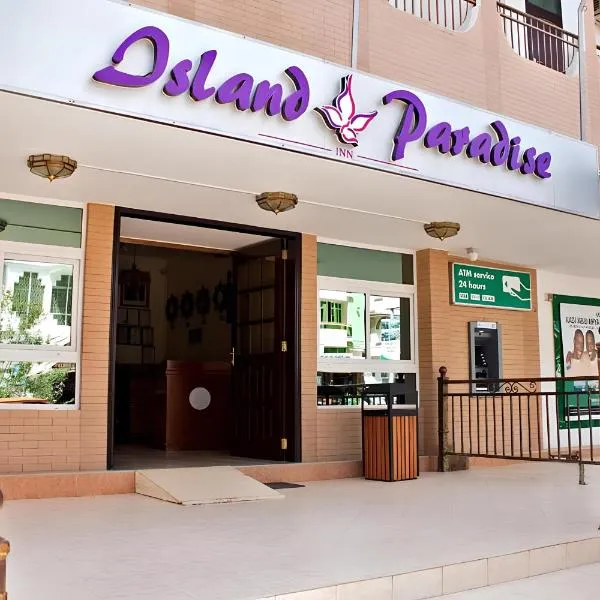 Island Paradise Inn, hotel di Ngambo