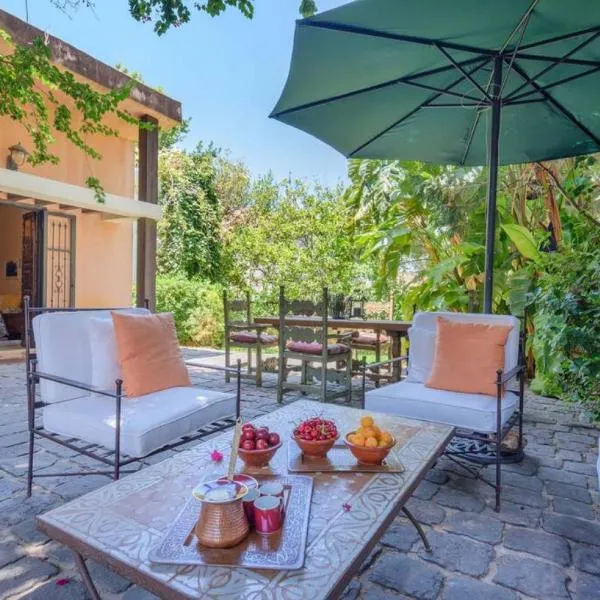 La Madrague 3 Bedroom Villa with Garden in Batroun, hôtel à Batroun