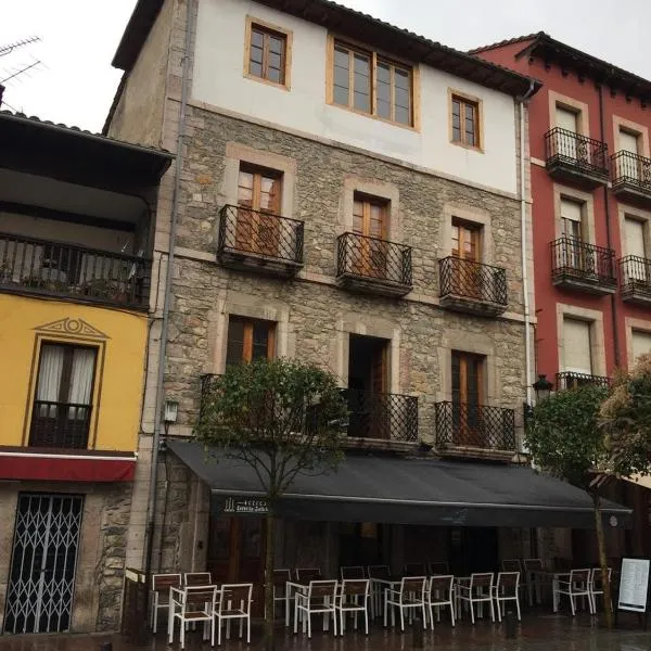 Pensión San Pelayo 10, hotel v destinaci Cangas de Onís
