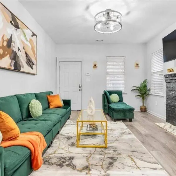 SAV Summer Escape - River St & DT - Free Parking, hotel in Savannah