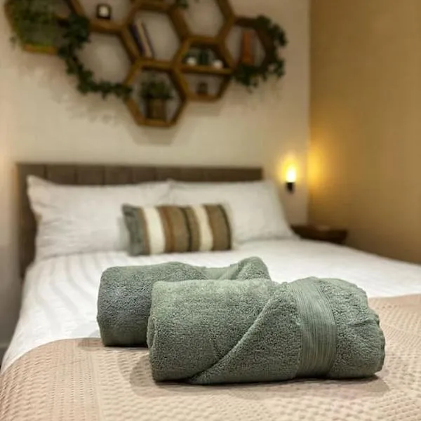 The Hive - Cosy Studio in Wells City Centre، فندق في ويلْزْ