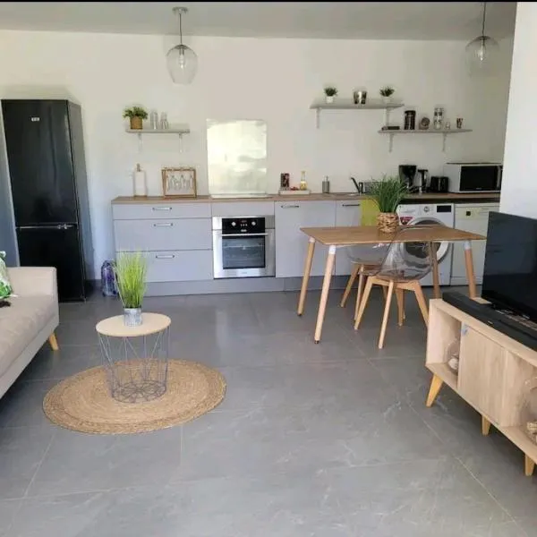 Superbe appartement cosy neuf, hotel in Grand Case