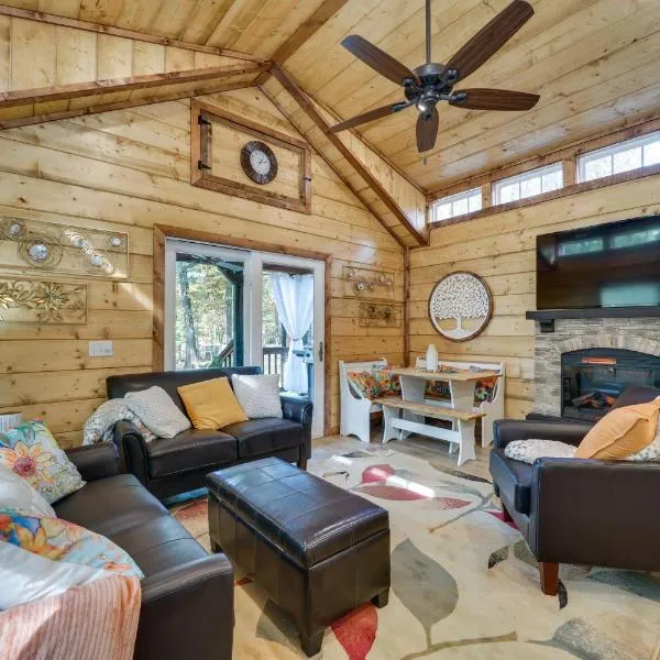 Hook, Line, & Sinker Retreat: Fire Pit, Grill!, hotel sa Broken Bow