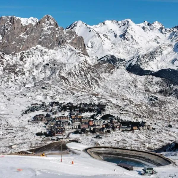 Oasis Pirineos, hotel in Formigal