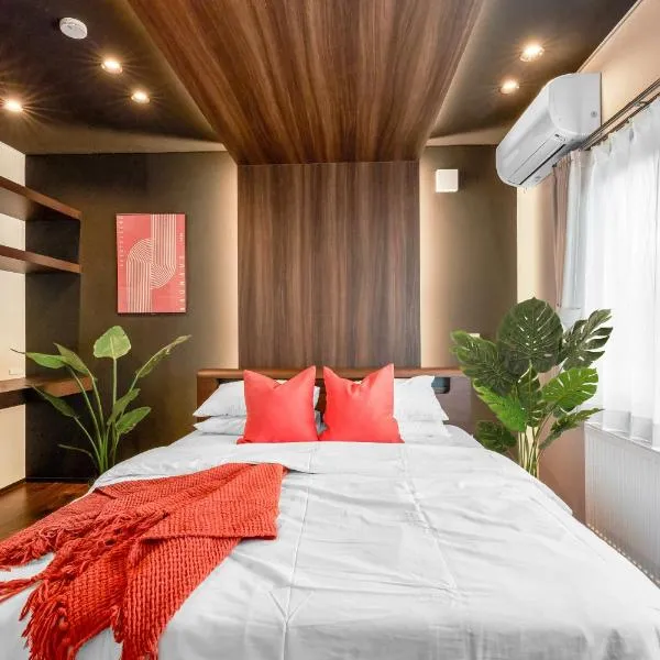 Best Location LUX Home, 2 Blocks to Sbwy, Sleeps 9, hotel v destinaci Sapporo