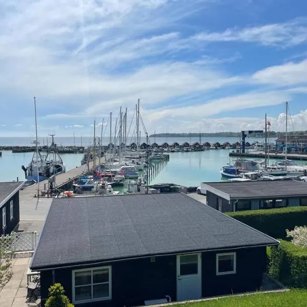 Charming holiday home on the harbour (5 persons), hotel v destinaci Rødvig