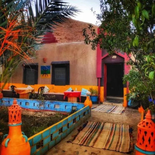 Dar Jamila โรงแรมในAchbarou