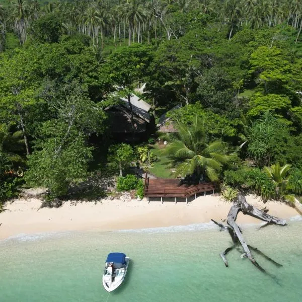 Entire Beach Front Resort Home - Tides Reach Beach House, Hotel in Saraotou