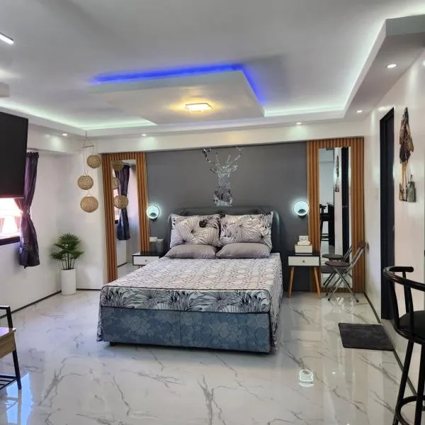 Condo Azur Suites B207 near Airport, Netflix, Stylish, Cozy with swimming pool, hótel í Lapu Lapu City