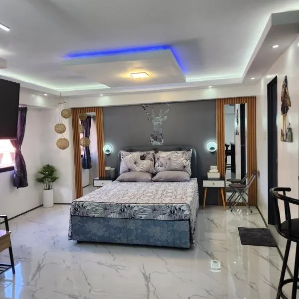 Condo Azur Suites B207 near Airport, Netflix, Stylish, Cozy with swimming pool, hotel in Lapu Lapu City