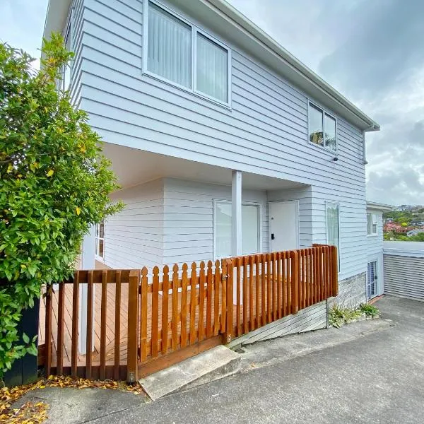 7BR 3BH Beach Escape. 2 min to Browns Bay Beach, hotel v Aucklandu