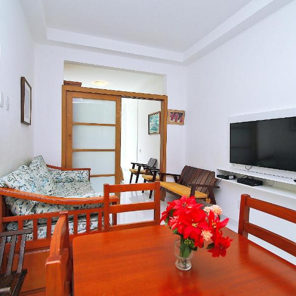 Quarto e sala cercado de natureza p/ 5 pessoas