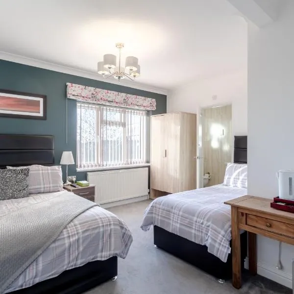 Room in Guest room - Family room with private bathroom, hotel v destinaci Edgware