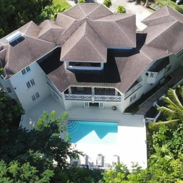 Gully Point, hotel in Saint James