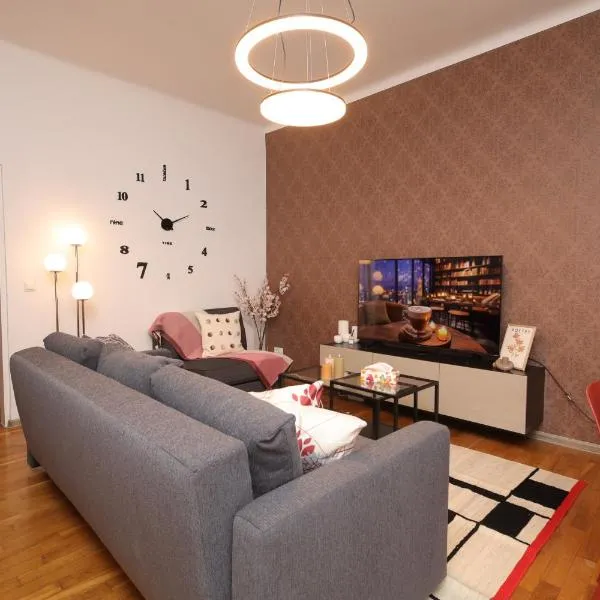 Ruby holiday home with patio, Hotel in Wien