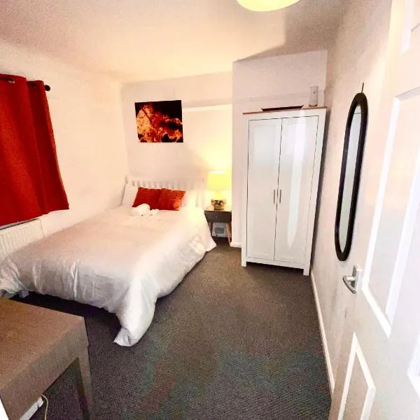 Luxurious Suite: Nottingham Room, hotel in Oxton