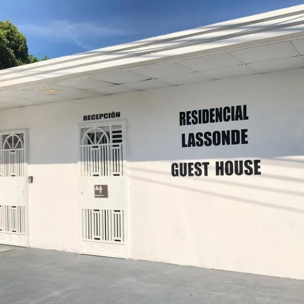 Residencial Lassonde Guest House, hotel di La Barqueta