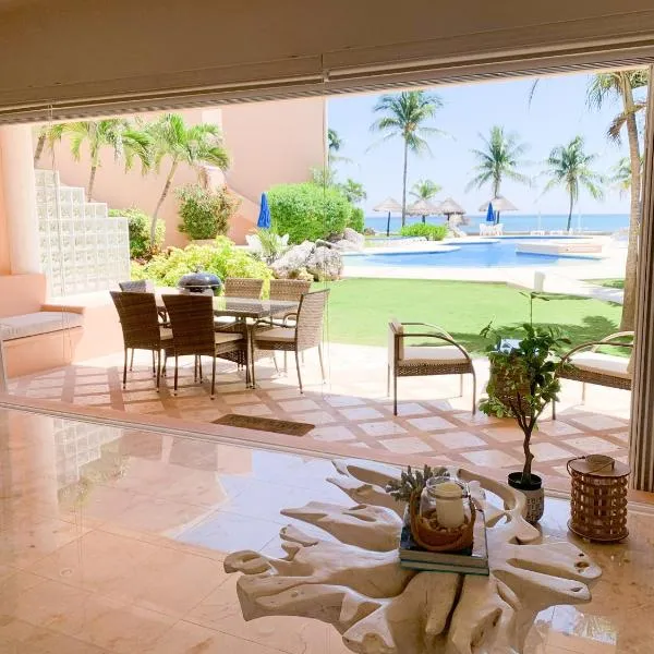 Beachfront Breathtaking Views Puerto Aventuras, hotel in Puerto Aventuras