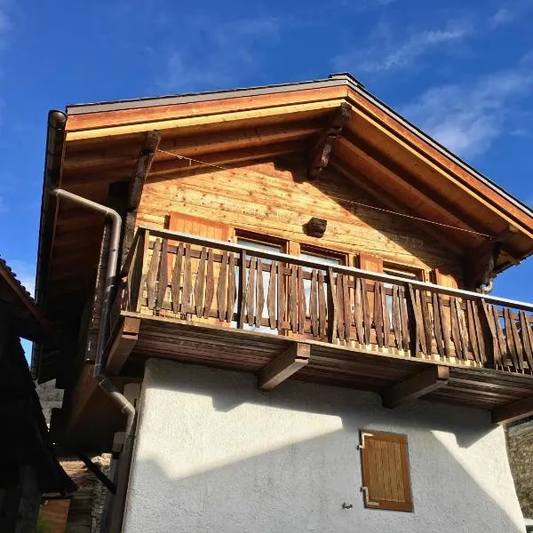 Chalet typique du Valais,Maison bio et bien-être!، فندق في Chermignon-dʼen Haut