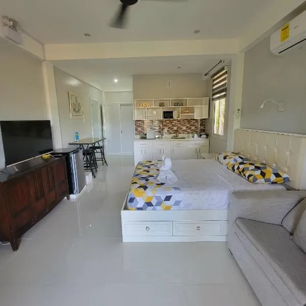 INATO SUITES Rm 1 1 queen bed and a pullout sofa bed, hotel v destinaci Canhilbus