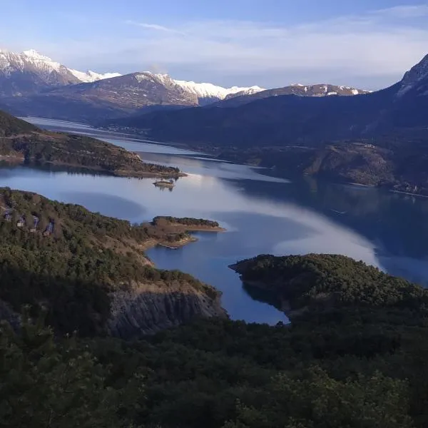 Entre lac et montagnes, hotel in Savines