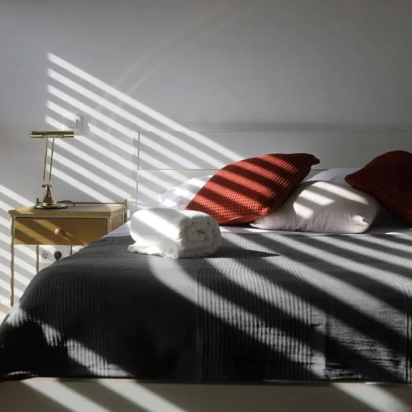 Casa moderna y confortable en el corazón del Empordà, hotel en Colomés