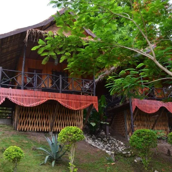 Thongbay Guesthouse, מלון בBan Xianglôm