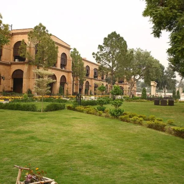 Peshawar Barracks by Shelton's Rezidor, hótel í Peshawar